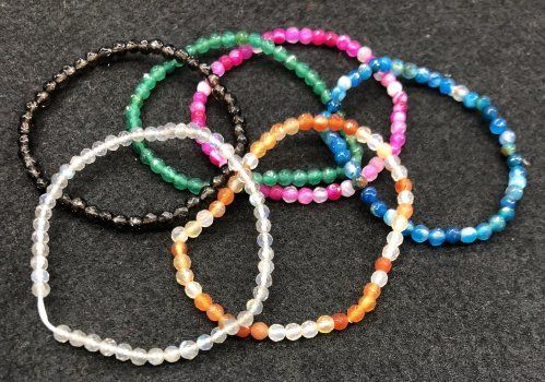 pulsera facetada mineral 4mm 8 euros