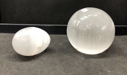 esfera y huevo de selenita